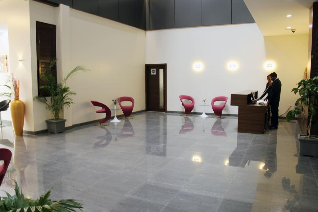 The Sky Court Hotel Aurangabad  Bagian luar foto