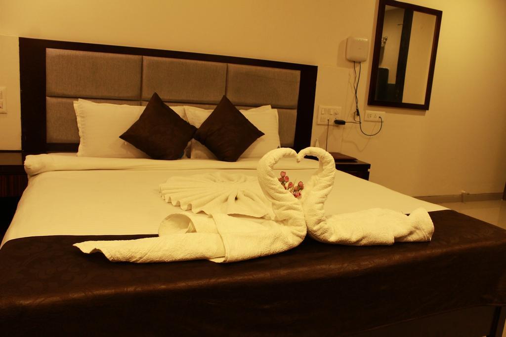 The Sky Court Hotel Aurangabad  Bagian luar foto