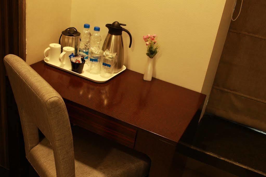 The Sky Court Hotel Aurangabad  Bagian luar foto